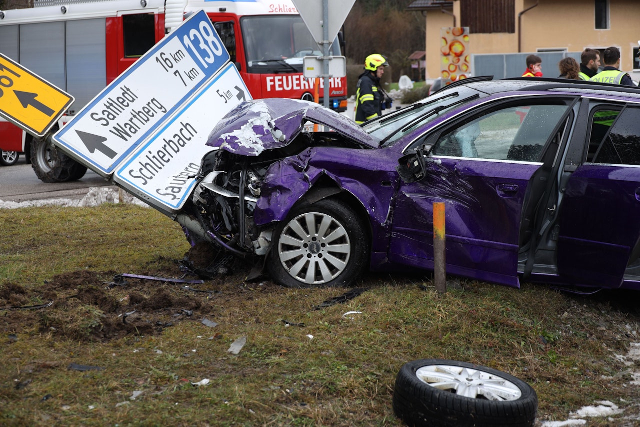 Heute.at - Crash an Kreuzung – mehrere Verletzte, auch Kleinkinder