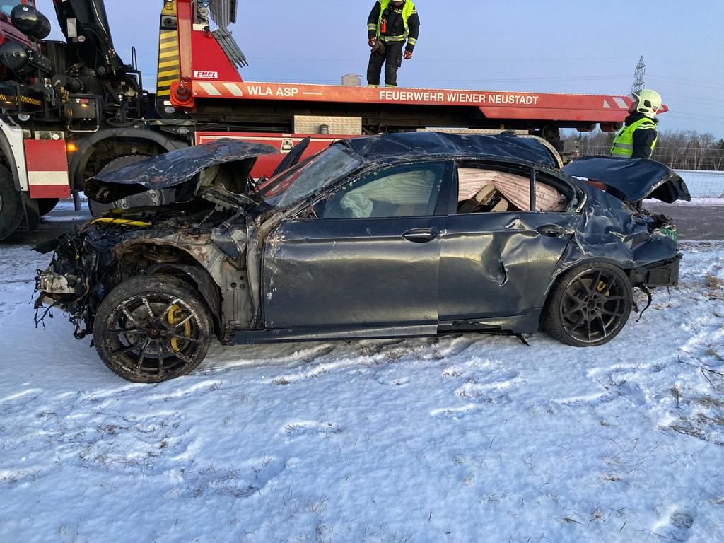 Unfall mit Fahrerflucht im Bezirk Neunkirchen