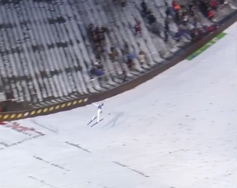 Zajc bricht den Sprung ab, segelt trotzdem zum gefährlichen Rekord.