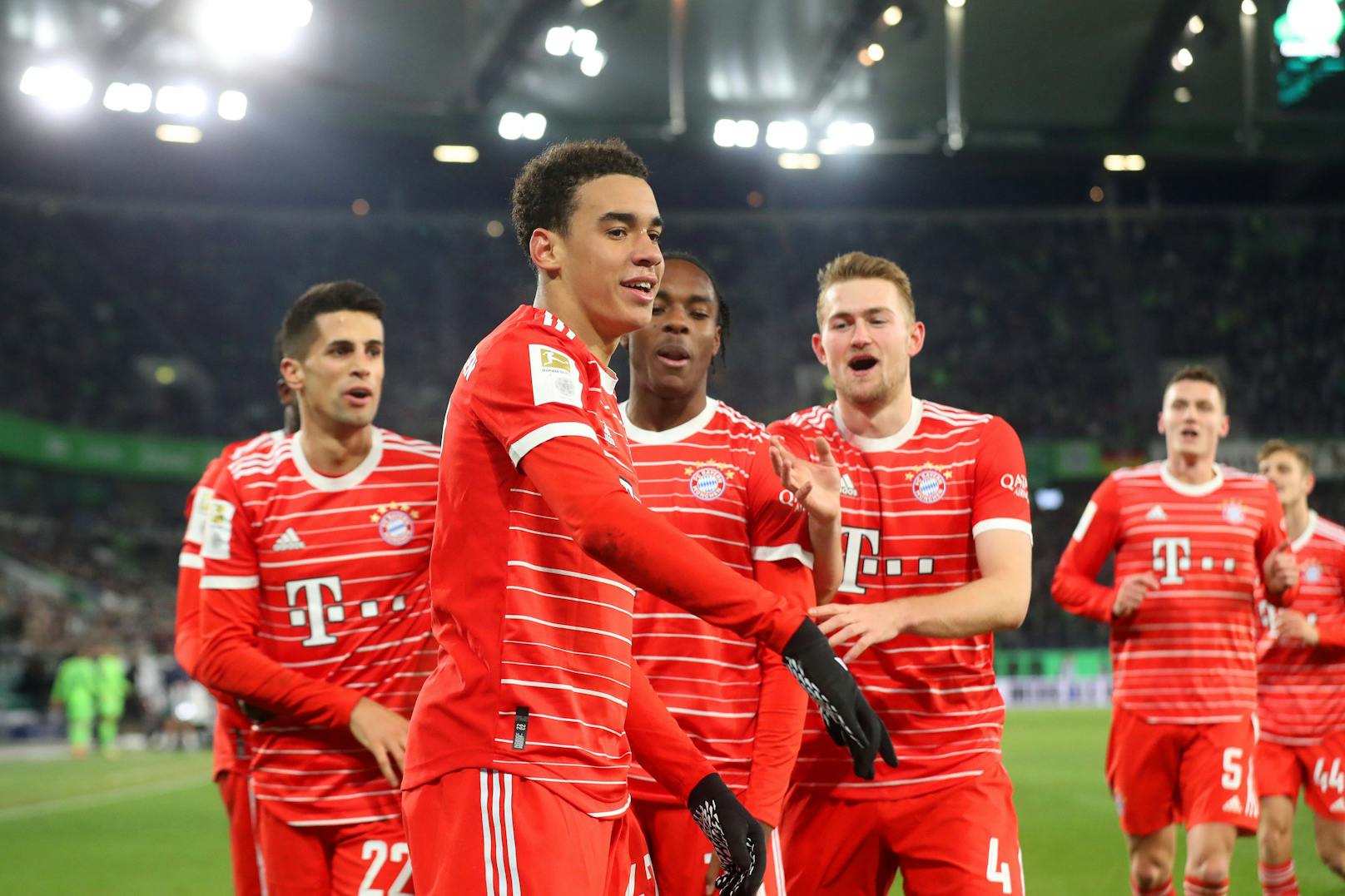 4:2! Bayern holen gegen Wolfsburg Platz eins zurück