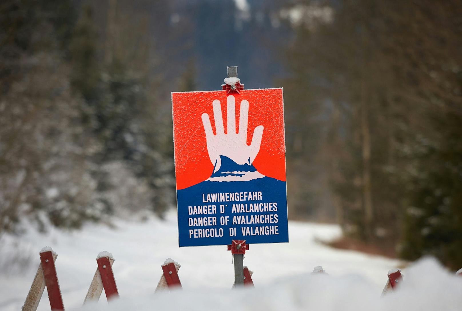 Die Lawinenverhältnisse bleiben also weiter ungünstig. "Große Vorsicht und Zurückhaltung sind angebracht", so die Experten der Landeswarnzentrale Tirol.