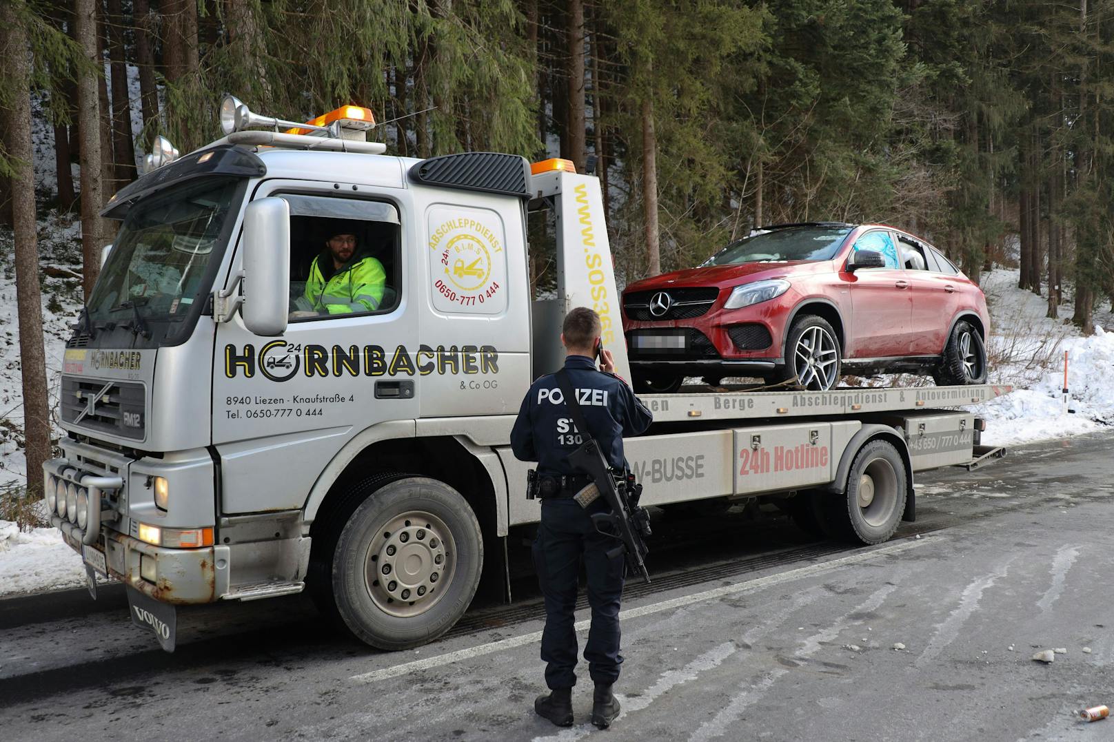 Ein Verkehrsunfall mit einem vor der Polizei flüchtenden Auto hat sich am Montag&nbsp;bei Windischgarsten (Bezirk Kirchdorf an der Krems) ereignet.