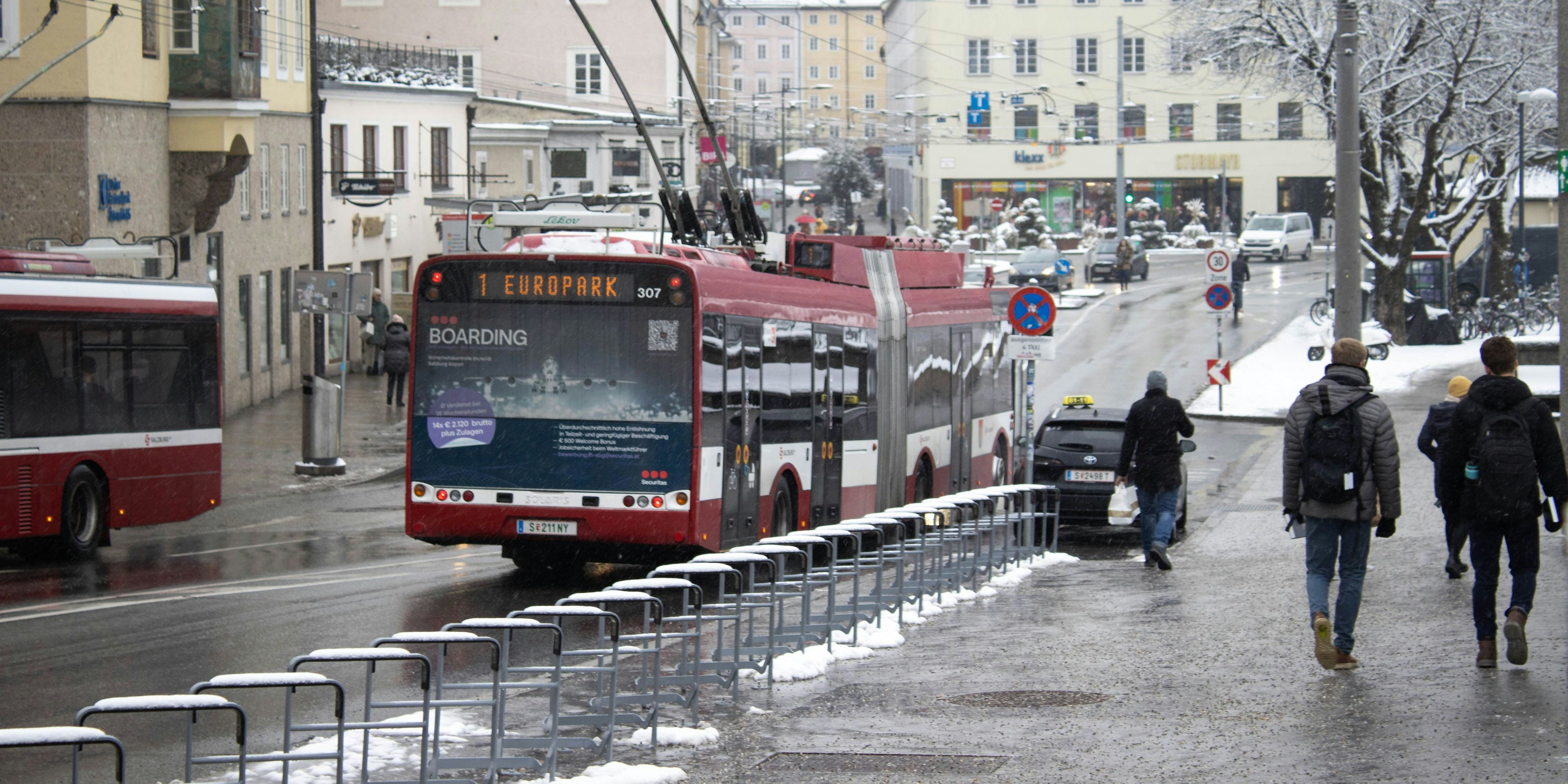 Ein O-Bus in Salzburg, aufgenommen im Jänner 2023.