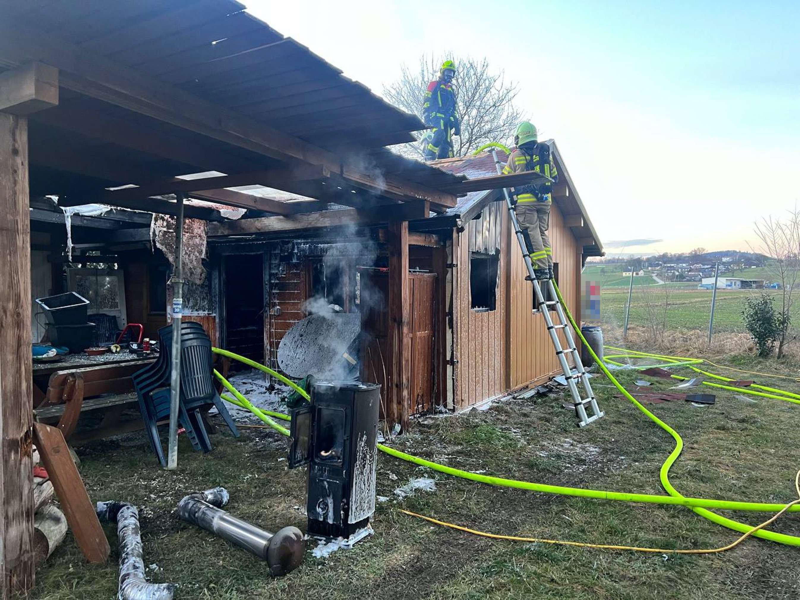 Acht Feuerwehren löschten Brand bei Blindenmarkt