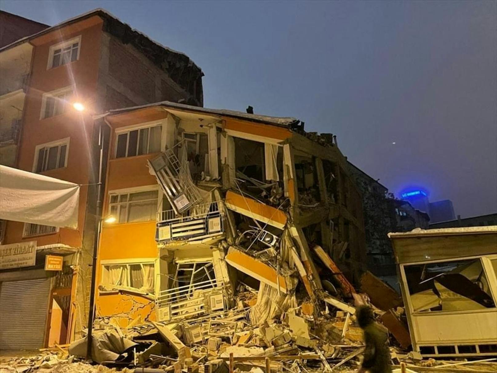 In der Türkei und in Syrien kam es in den frühen Morgenstunden zu einem schweren Erdbeben.