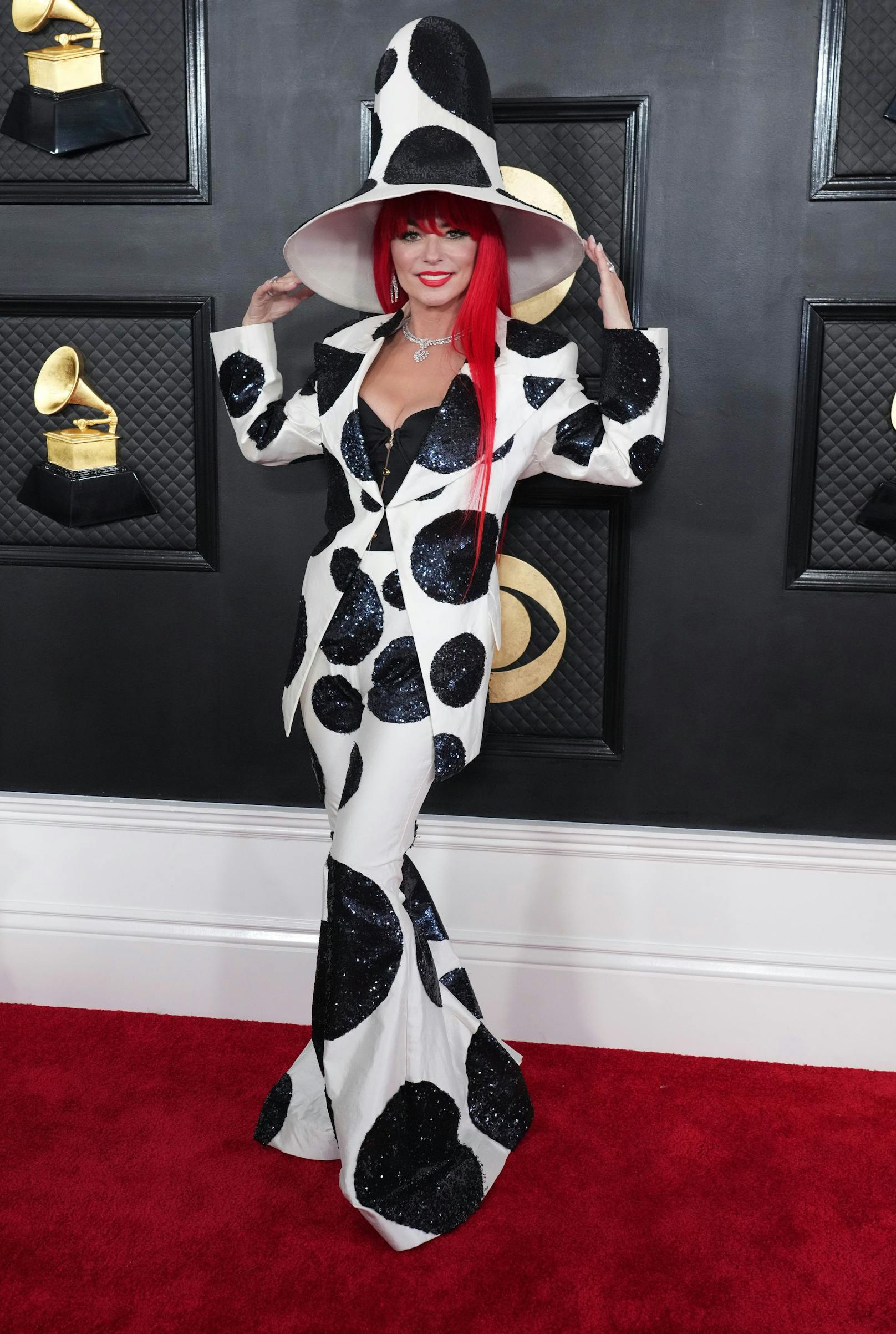 Shania Twain sorgte im Polka-Dot-Outfit von Harris Reed für Aufsehen.