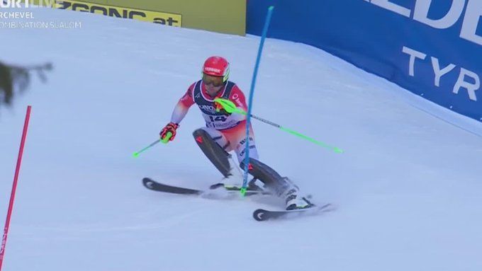 Justin Murisier fädelt beim ersten Tor ein.
