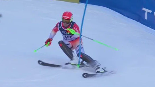 Justin Murisier fädelt beim ersten Tor ein.