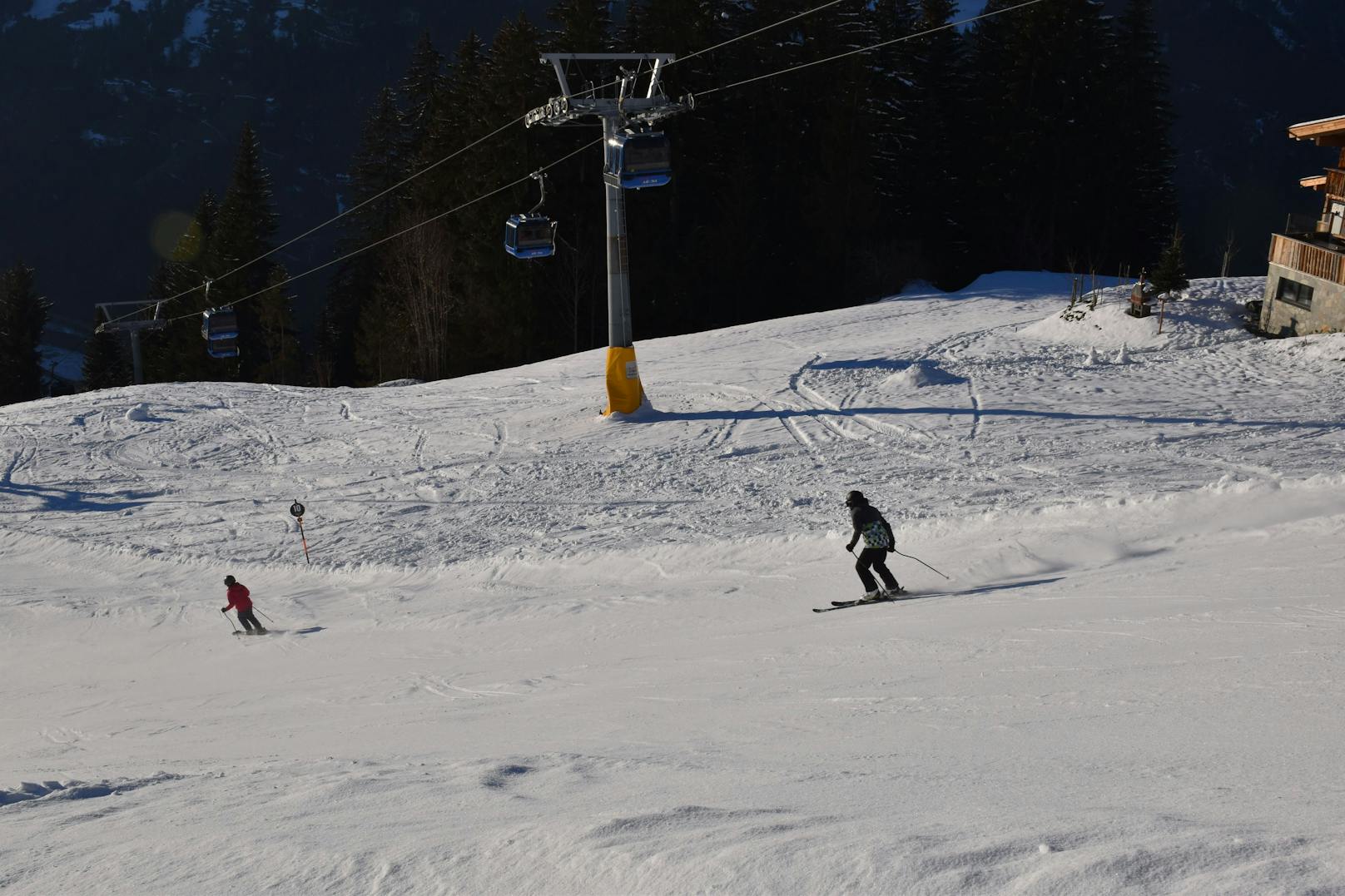 Tragödie am Dienstag in Rohrberg! Ein 26-jähriger Skifahrer ist bei einem Unfall ums Leben gekommen – der junge Mann hatte keine Chance.