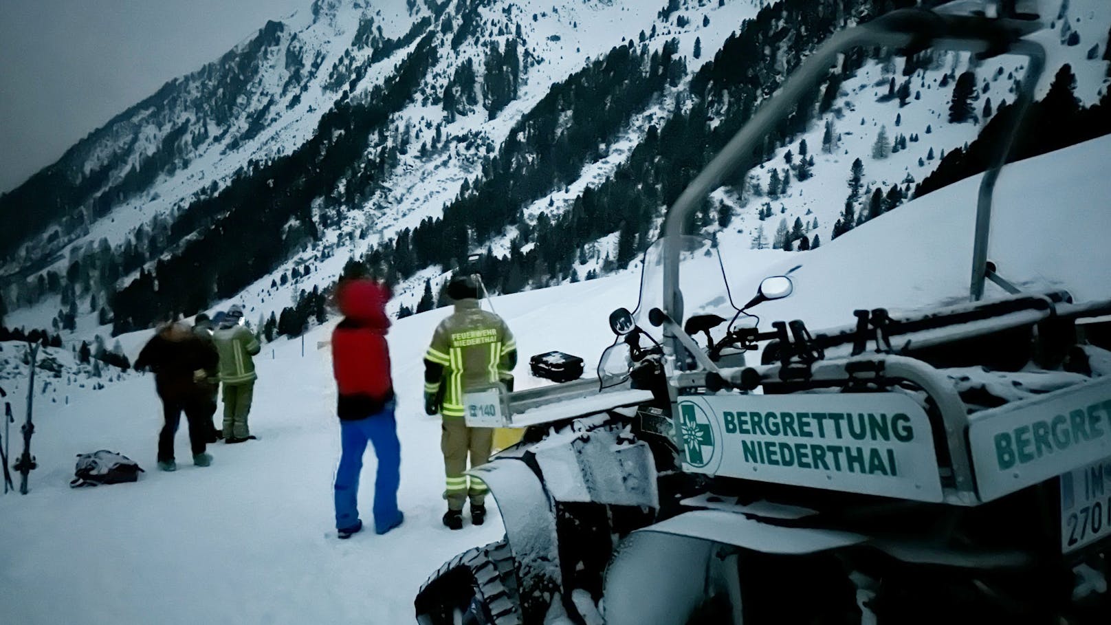 Am Montag um 8 Uhr machte sich der 54-jährige Österreicher alleine auf dem Weg zu einer Skitour in Niederthai. Dabei wollte der Mann eine Tour zum Gipfel "Hohe ...