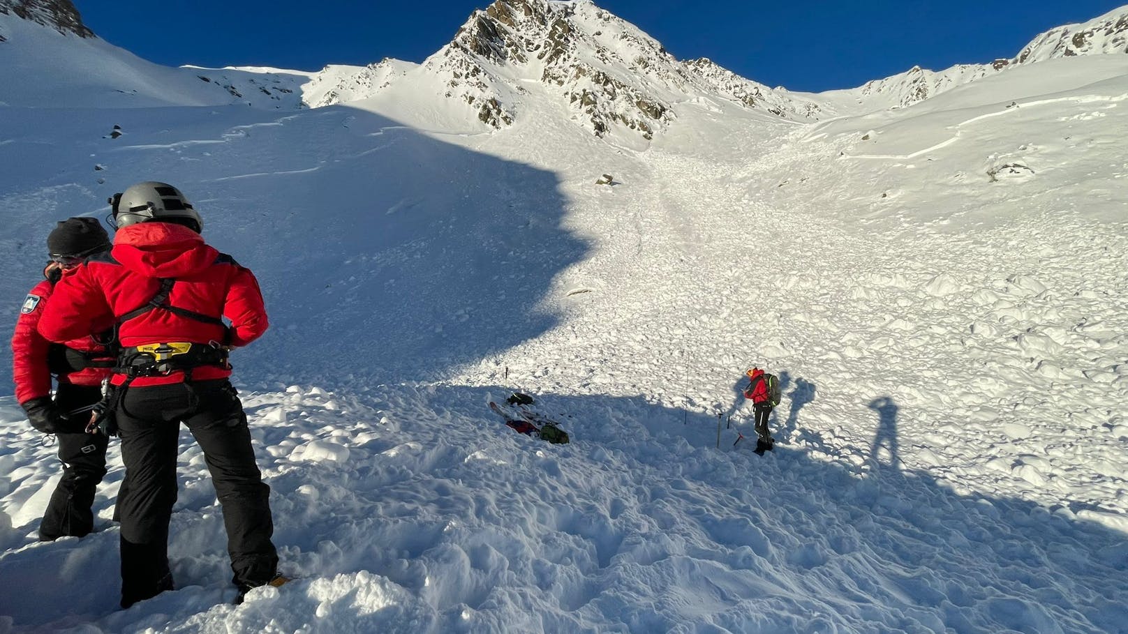 2 Tote bei Lawinenabgang in Tuxer Alpen