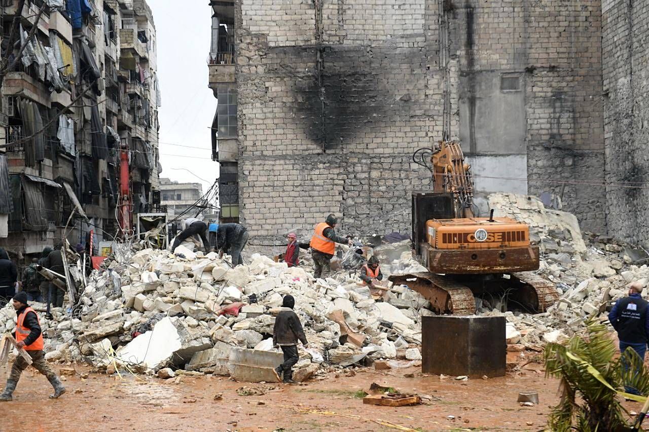 Die Grenzregion zwischen der Türkei und Syrien wurde von einem schweren Erdbeben getroffen. 