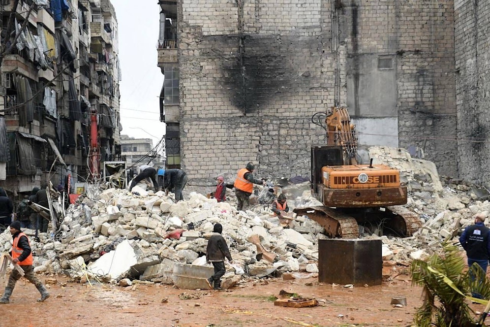 Die Grenzregion zwischen der Türkei und Syrien wurde von einem schweren Erdbeben getroffen. 