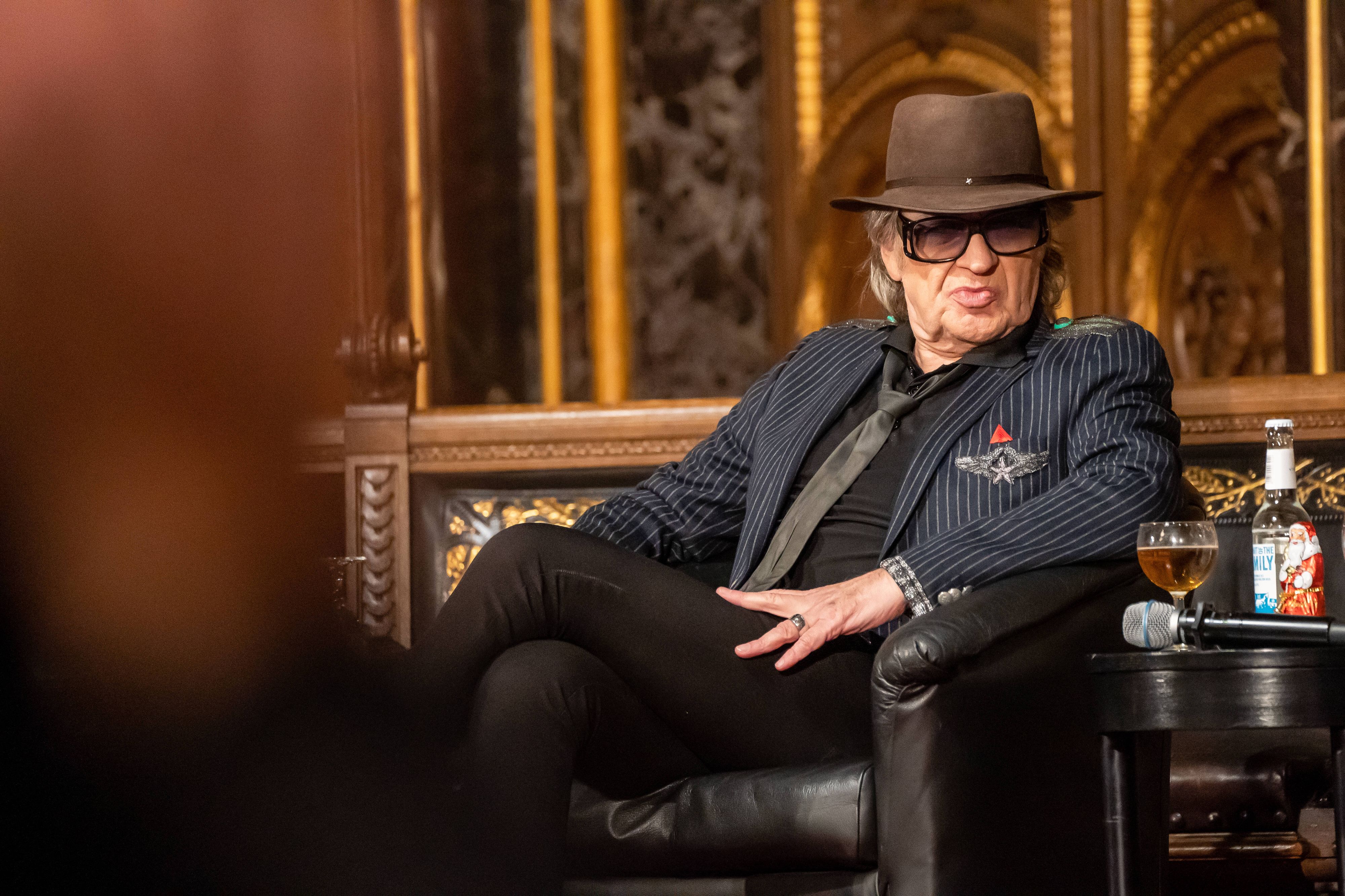  Jubiläums-Veranstaltung 100 Jahre Übersee-Club Hamburger Ehrenbürger im Gespräch im Rathaus Udo Lindenberg , Musiker und EhrenbürgerJubiläums-Veranstaltung 100 Jahre Übersee-Club Hamburger Ehrenbürger im Gespräch im Rathaus Udo Lindenberg , Musiker und Ehrenbürger, Hamburg Hamburg Deutschland Rathaus *** Anniversary event 100 years Übersee Club Hamburg honorary citizen in conversation in the city hall Udo Lindenberg , musician and honorary citizen Anniversary event 100 years Übersee Club Hamburg honorary citizen in conversation in the city hall Udo Lindenberg , musician and honorary citizen, Hamburg Hamburg Germany City Hall