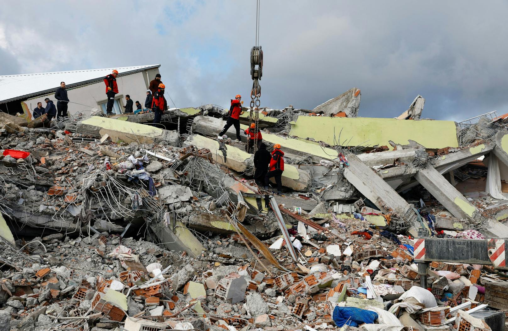 Das Ausmaß der Zerstörung im südanatolischen Gaziantep am 7. Februar 2023, einen Tag nach dem verheerenden Erdbeben.
