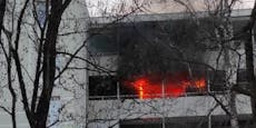 Feuerwehr macht in Brand-Wohnung schlimmste Entdeckung