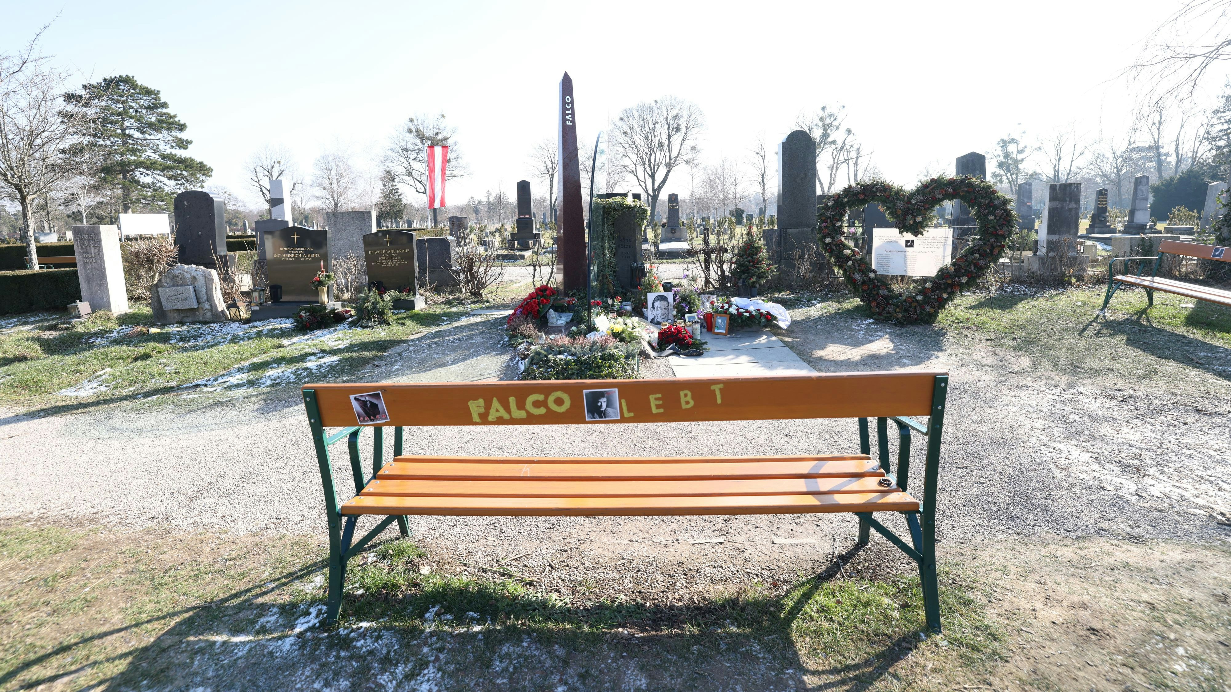 Grasdiebe machten der Friedhofsverwaltung in Wien zu schaffen. 