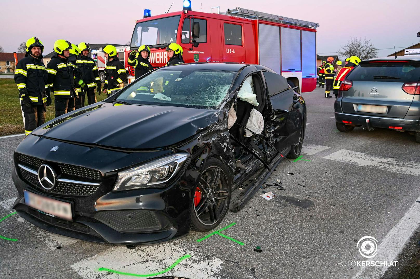 Im Gemeindegebiet von Naarn ereignete sich am Dienstagabend ein schwerer Verkehrsunfall, bei dem eine Person verletzt wurde.