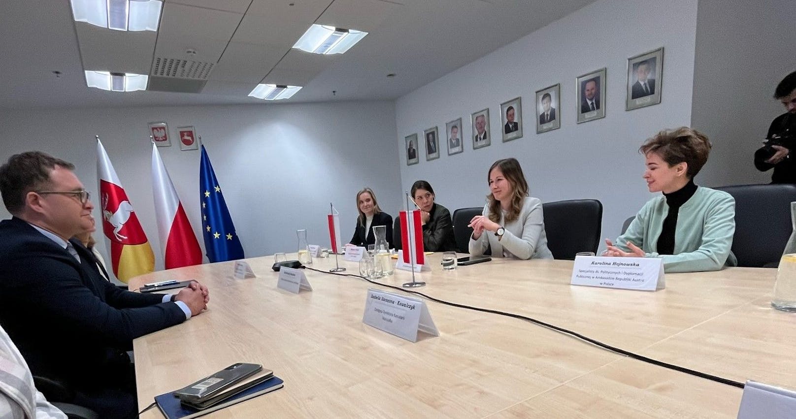 Claudia Plakolm im Gespräch mit Andrzej Balaban.