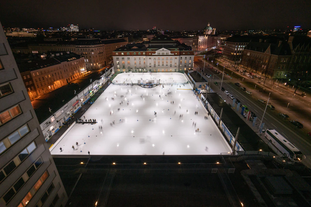 Der Ausblicke auf die Eislauffläche des Wiener Eislauf-Vereins.