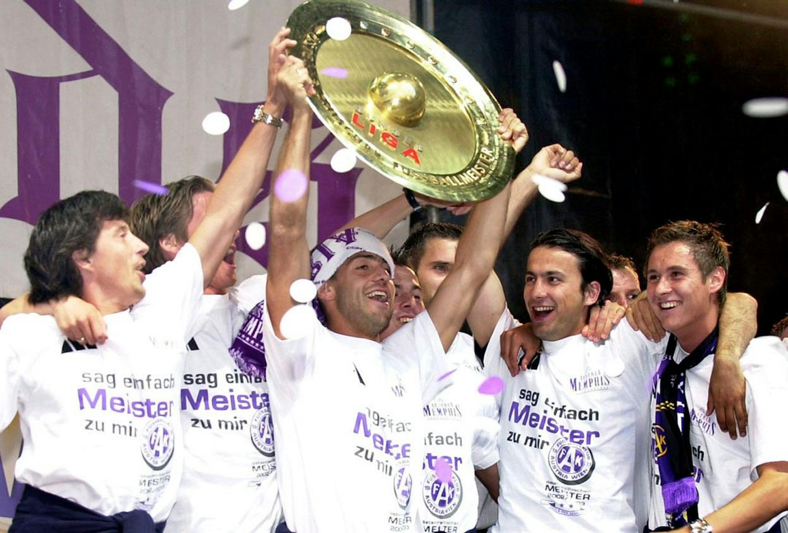 Zu seinen größten Erfolgen zählten das Double aus Meisterschaft und Cupsieg mit der Wiener Austria (2002/03), sowie die Meisterschaft in der zweiten Liga mit Pasching (2001/02).