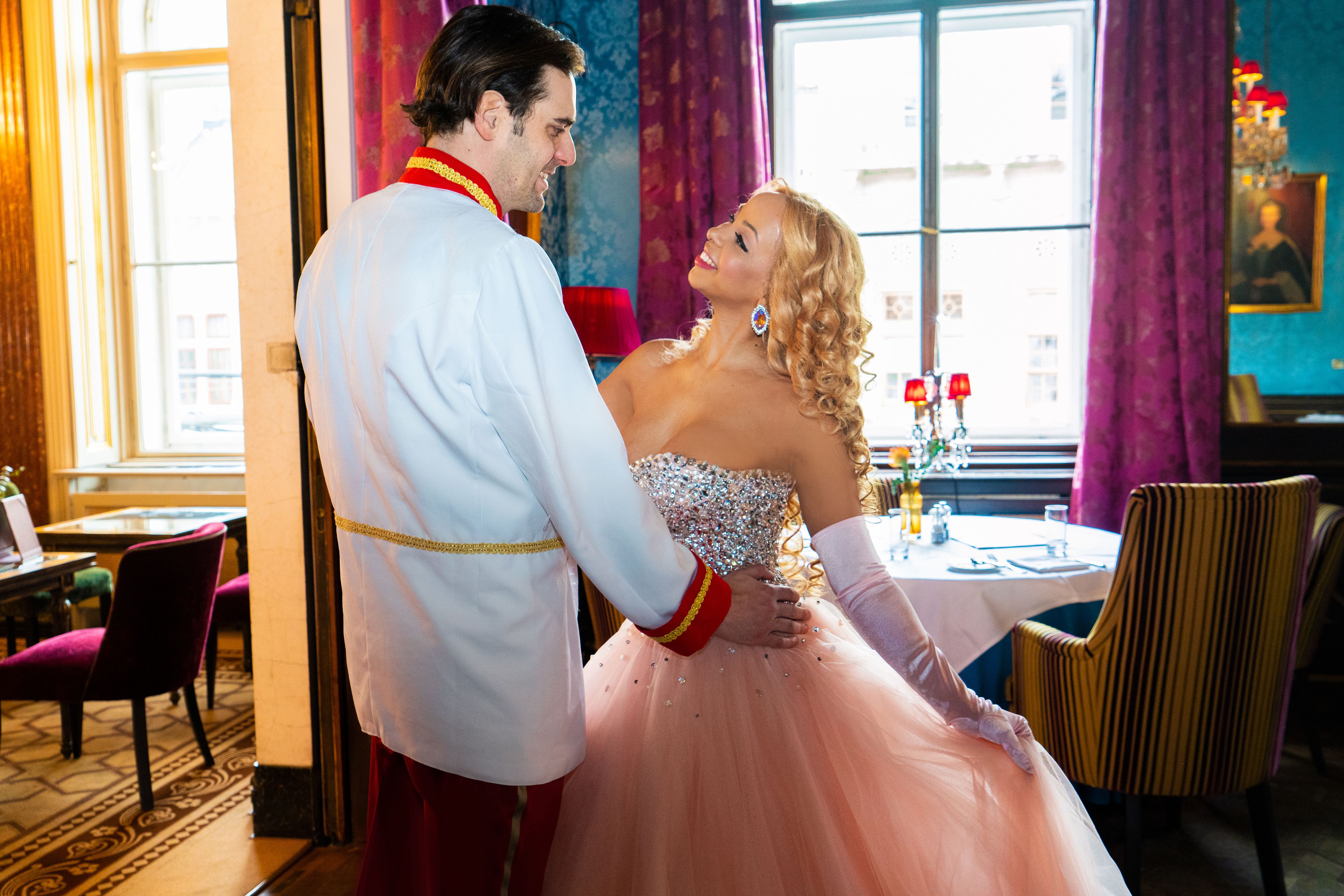 Wer geht mit Bahati auf den Opernball? Freund Marzio kann nicht.