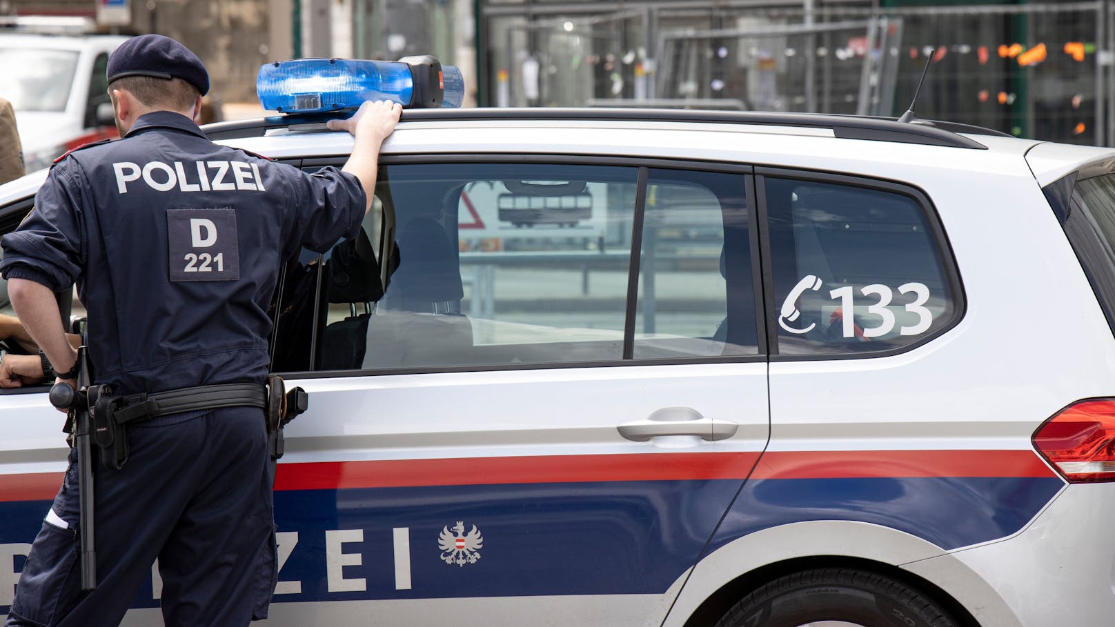 Die Wiener Polizei nimmt die Vorfälle vor Wiener Schulen ernst und verstärkt die Kontrollen.