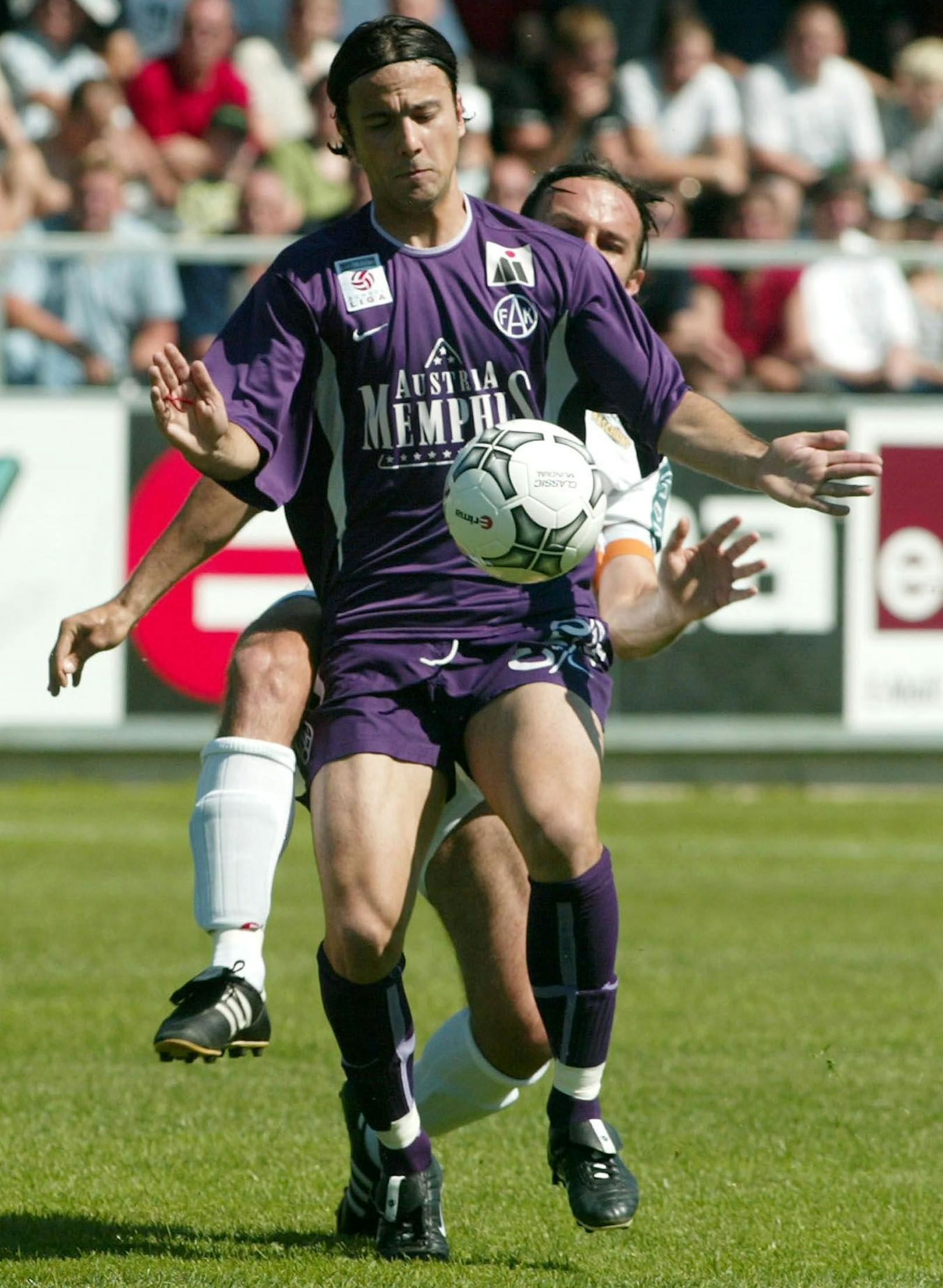 Von 2003 bis 2004 spielte er bei Austria Wien.