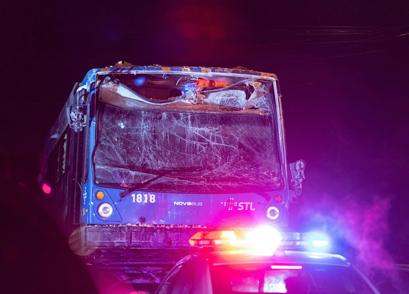 Ein Bus stürzte in eine Kindertagesstätte in Laval, Quebec, Kanada.