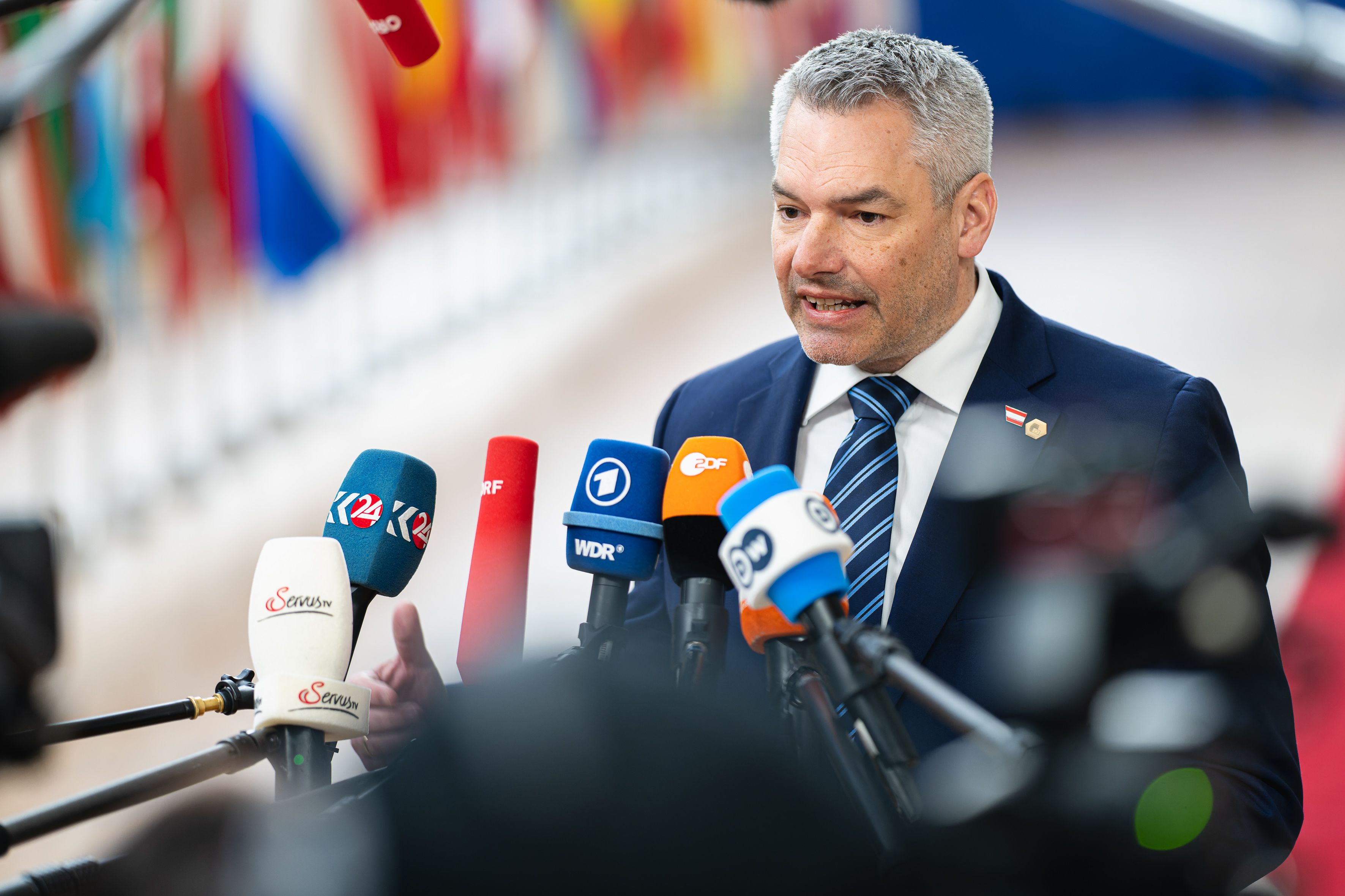 Karl Nehammer bleibt beim EU-Gipfel in Brüssel knallhart bei seinen Forderungen.