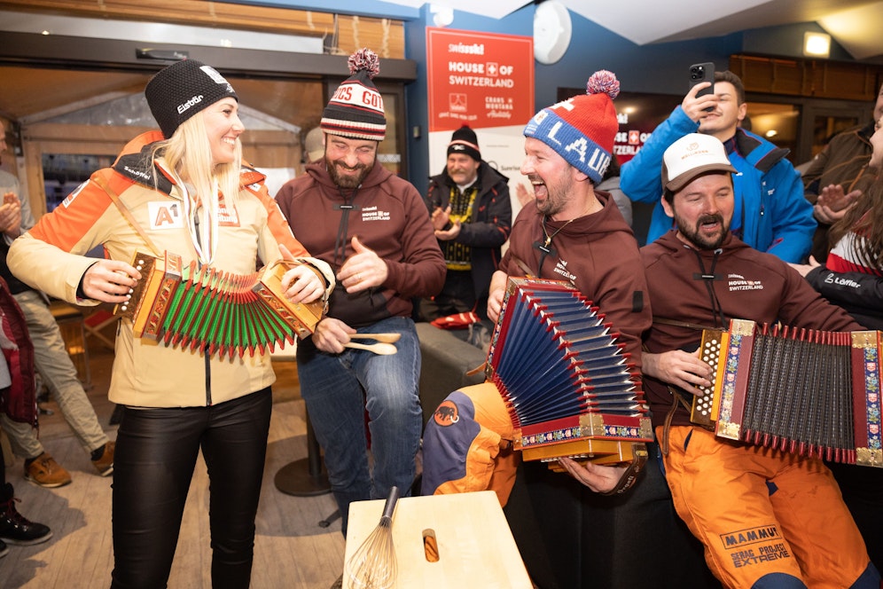 Cornelia Hütter feierte ihre WM-Bronzemedaille im 
