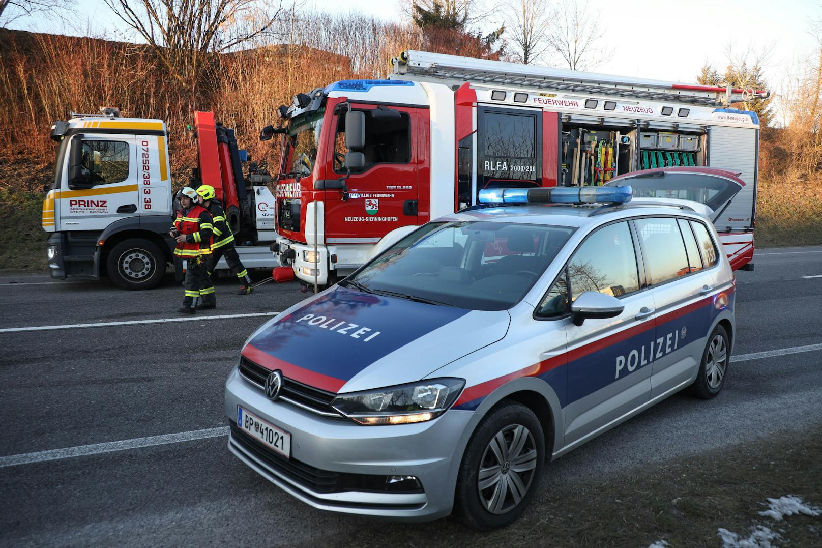 Eine Frontalkollision auf der B122 Voralpenstraße bei Sierning (Bezirk Steyr-Land) hat Donnerstagnachmittag zwei Verletzte gefordert.