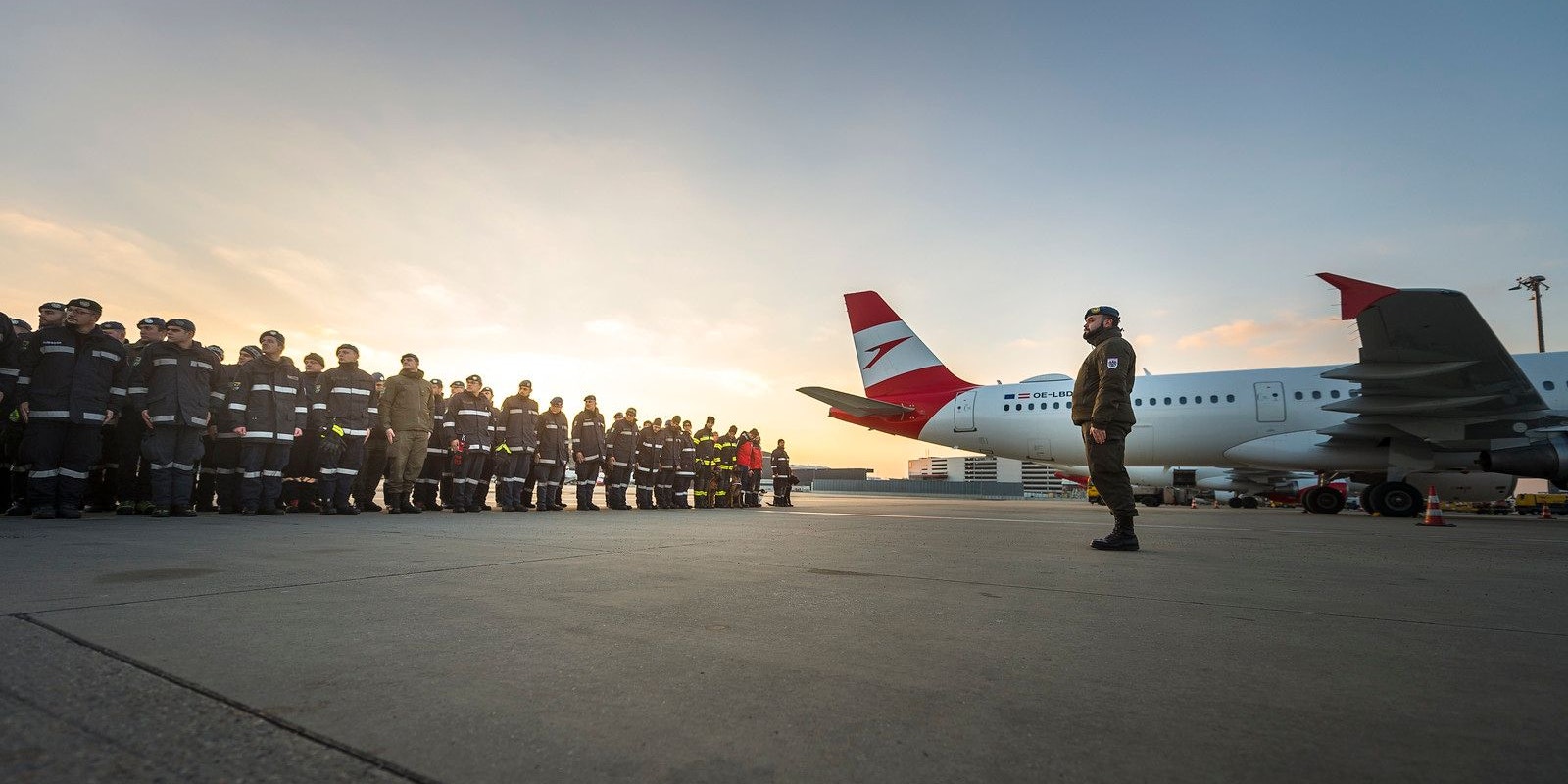 Österreichisches Rette- und Bergegruppen der AFDRU auf dem Weg in die Erdbeben Region Hatay.