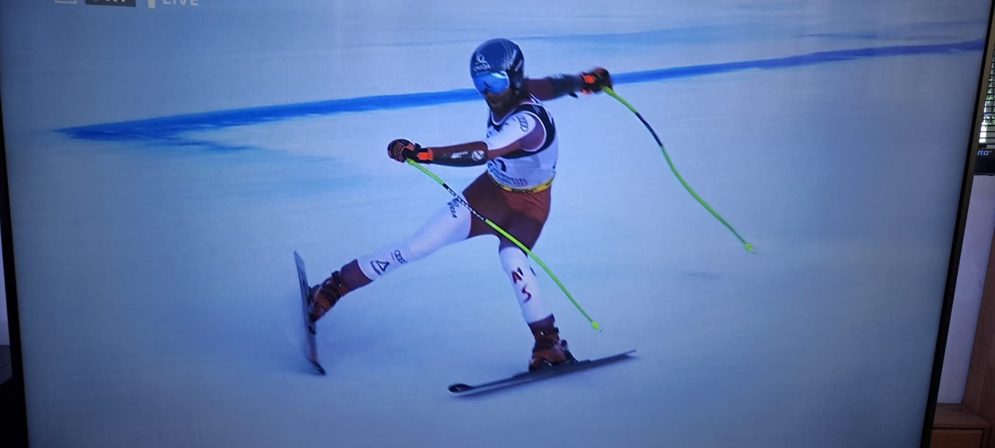 Marco Schwarz vergibt die Medaille