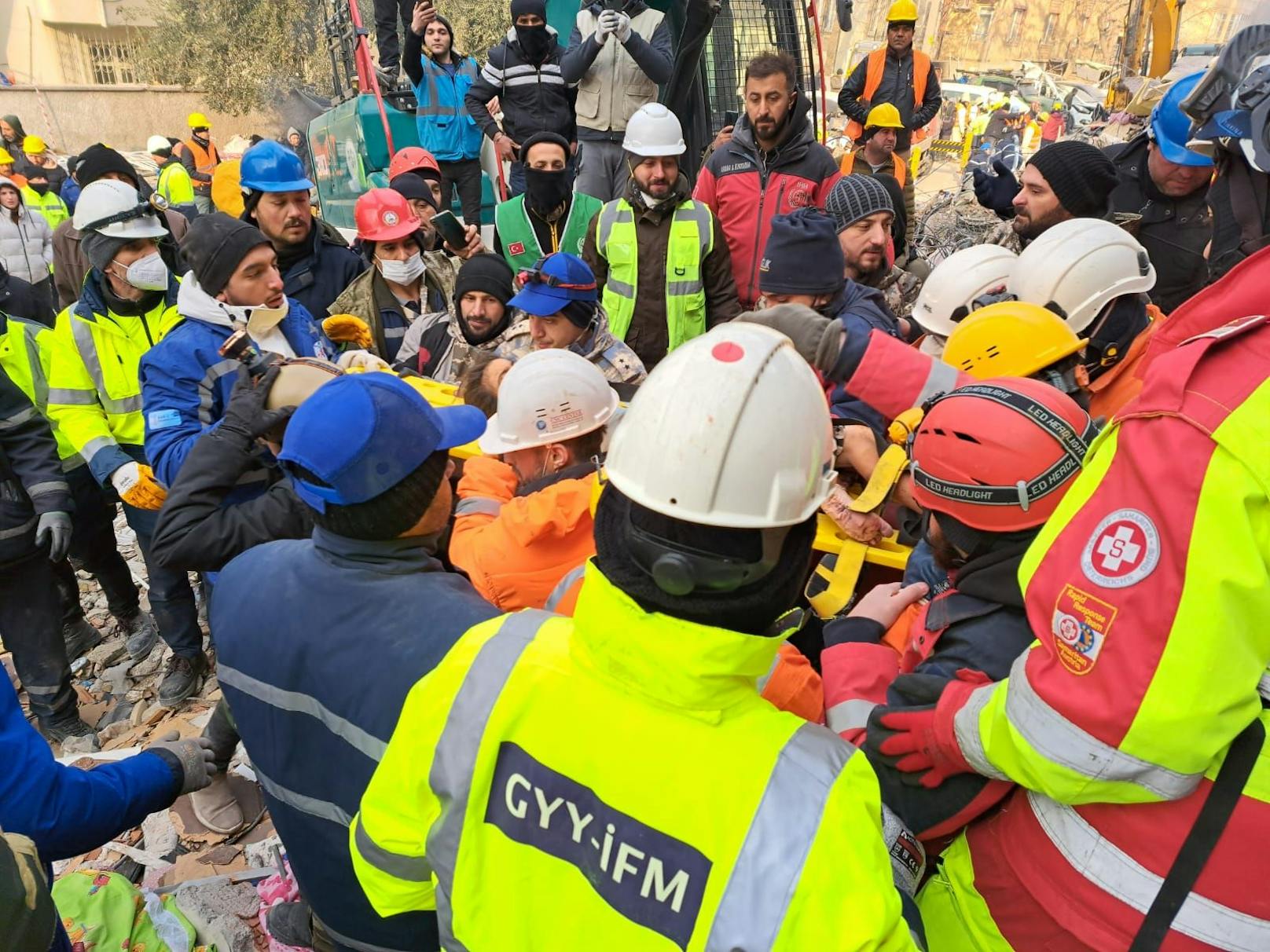 Der Österreichische Samariterbund war bei der Rettung mehrere Verschütteter in der Türkei beteiligt.