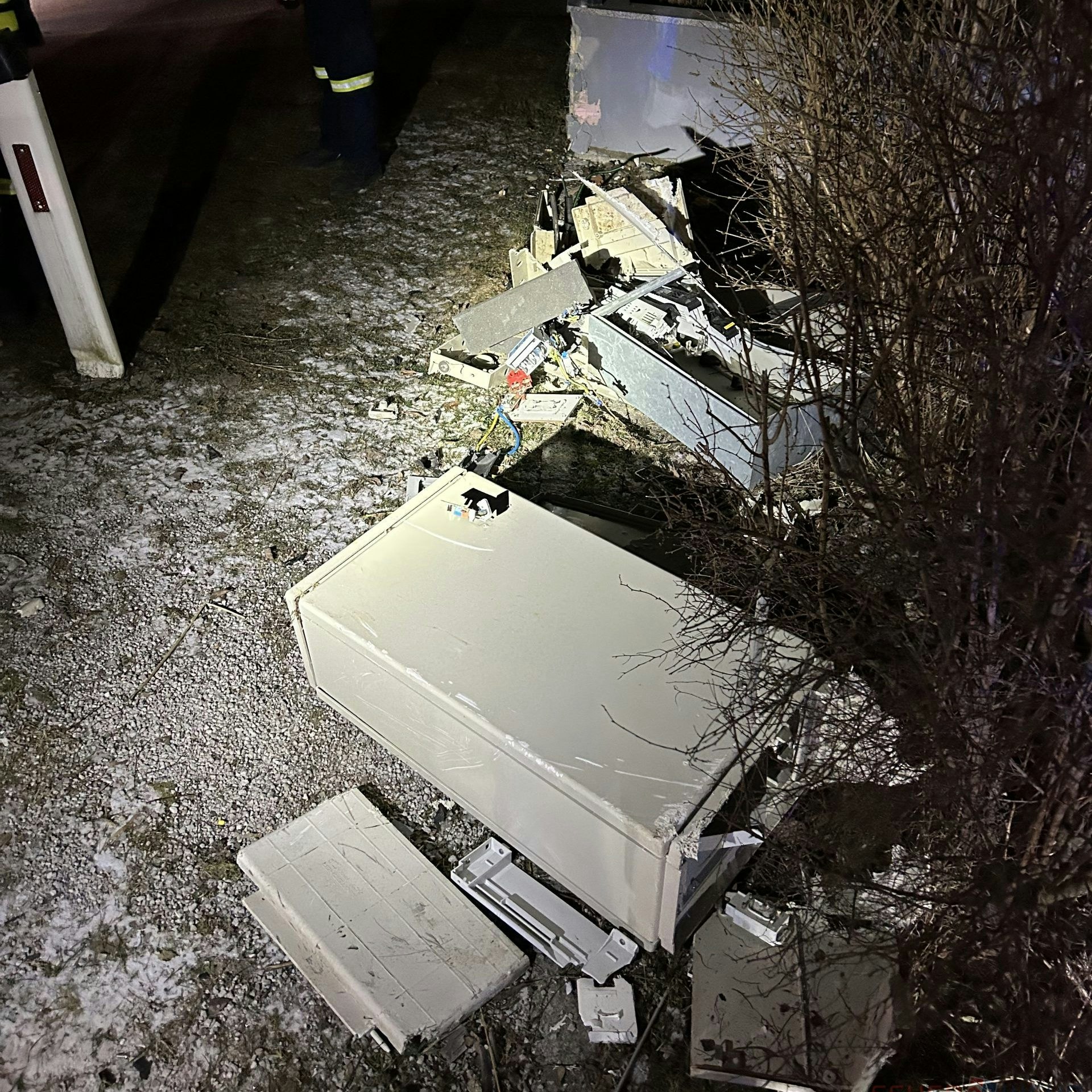 Der Lenker krachten gegen den Stromverteilerkasten.