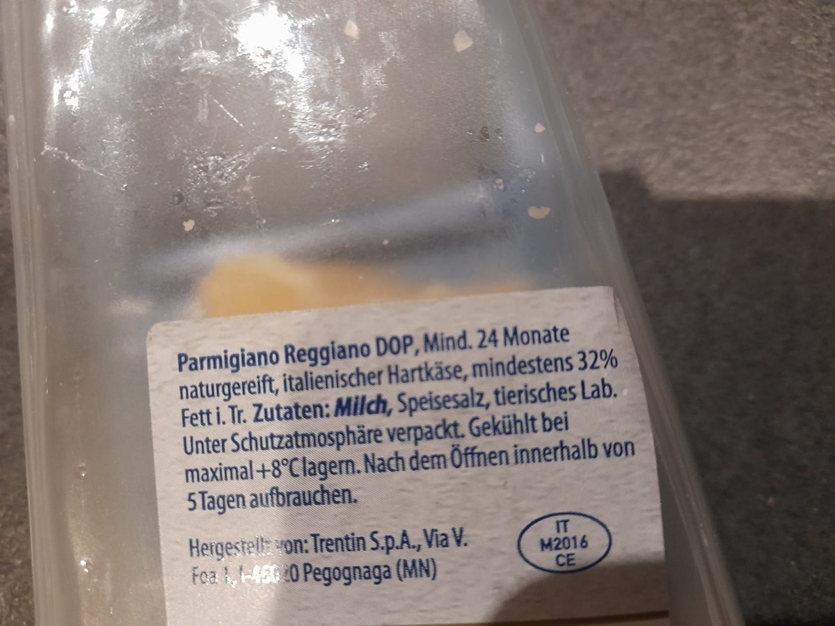 In vielen Käsesorten wie Gorgonzola, Mozzarella oder Parmesan ist tierisches Lab enthalten.