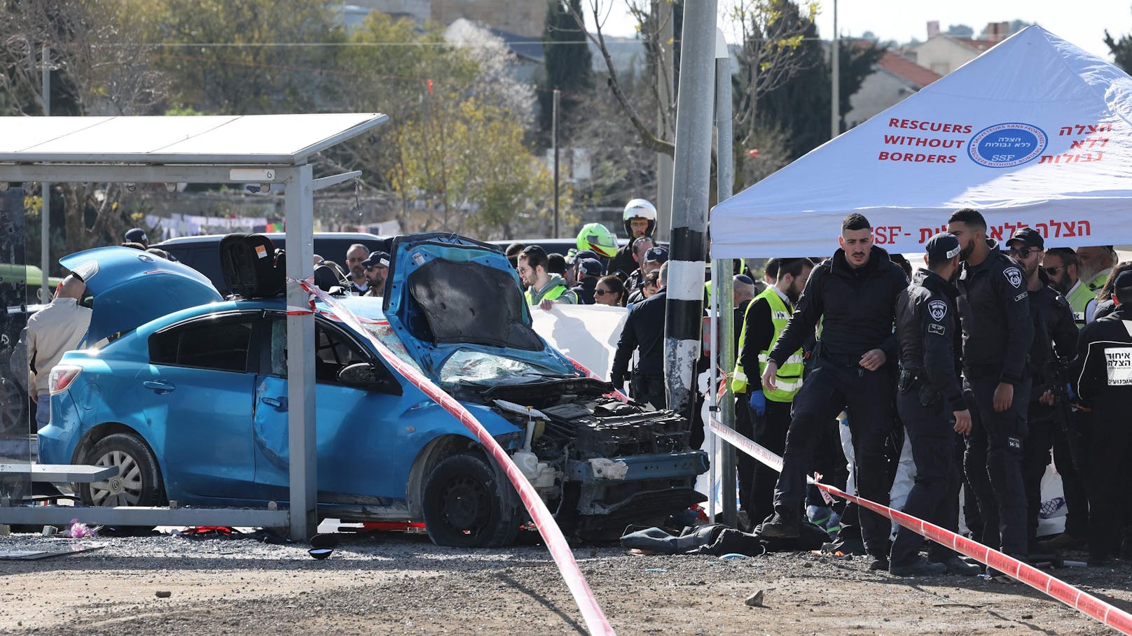 Das Auto erfasste die Menschen, die in Ramot gerade auf den Bus warteten.