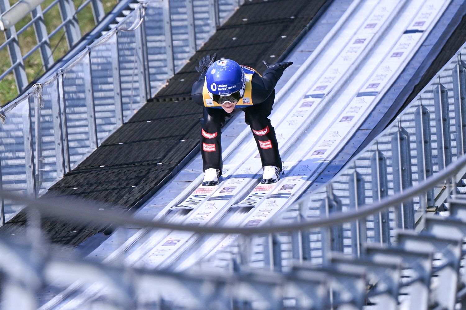Eva Pinkelnig gewinnt in Hinzenbach. 