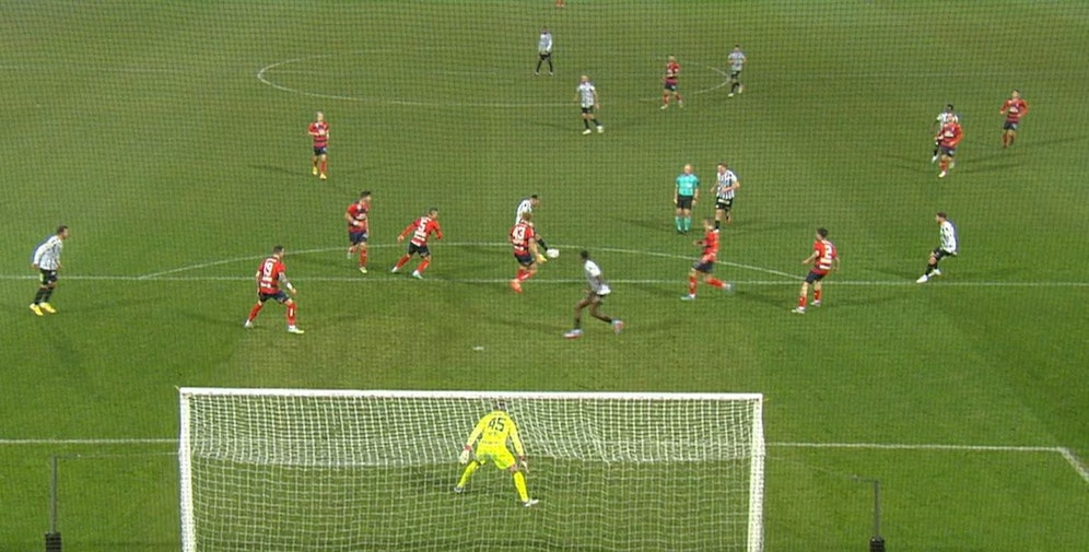 Der Treffer von Tomi Horvat wurde nicht gegeben. 