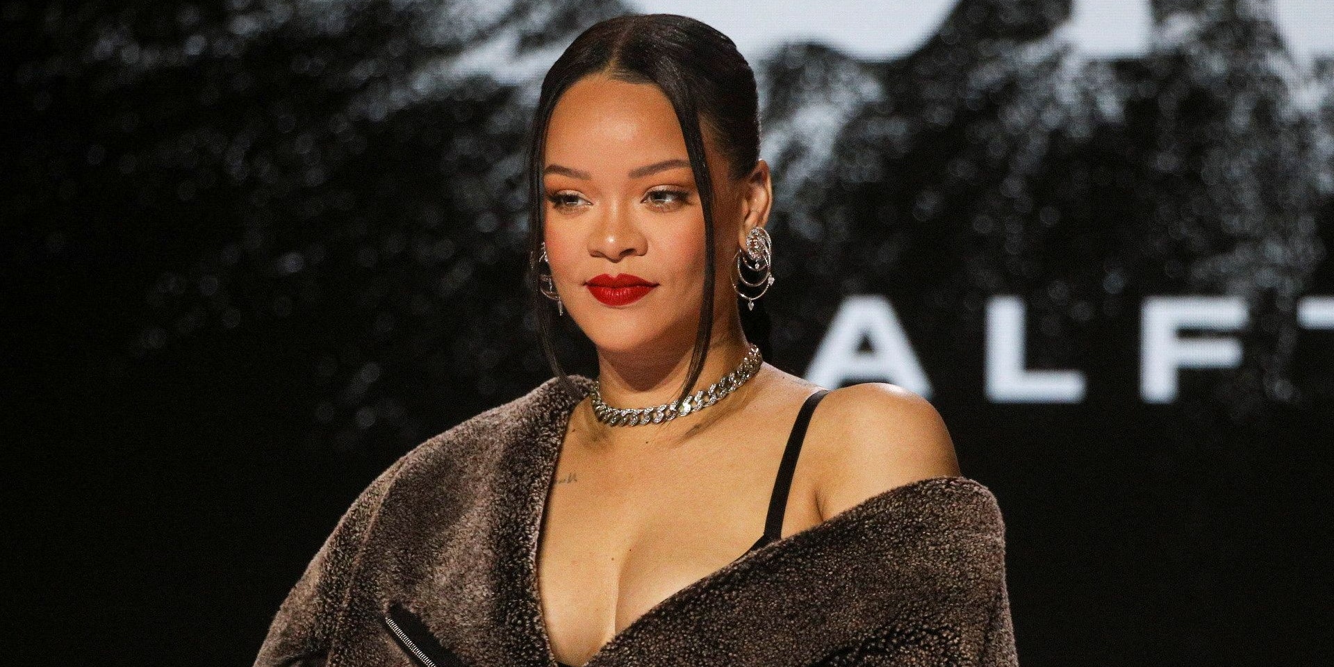 Rihanna heizt bald dem Football-Publikum ein.