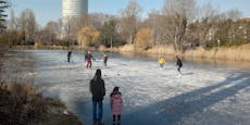 Lebensgefahr! Wiener spielen Hockey auf eisiger Donau