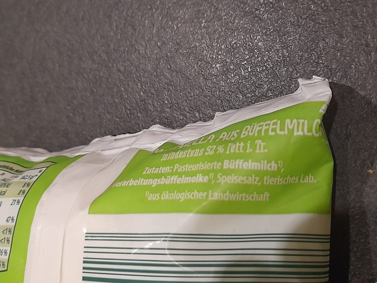 In vielen Käsesorten wie Gorgonzola, Mozzarella oder Parmesan ist tierisches Lab enthalten.