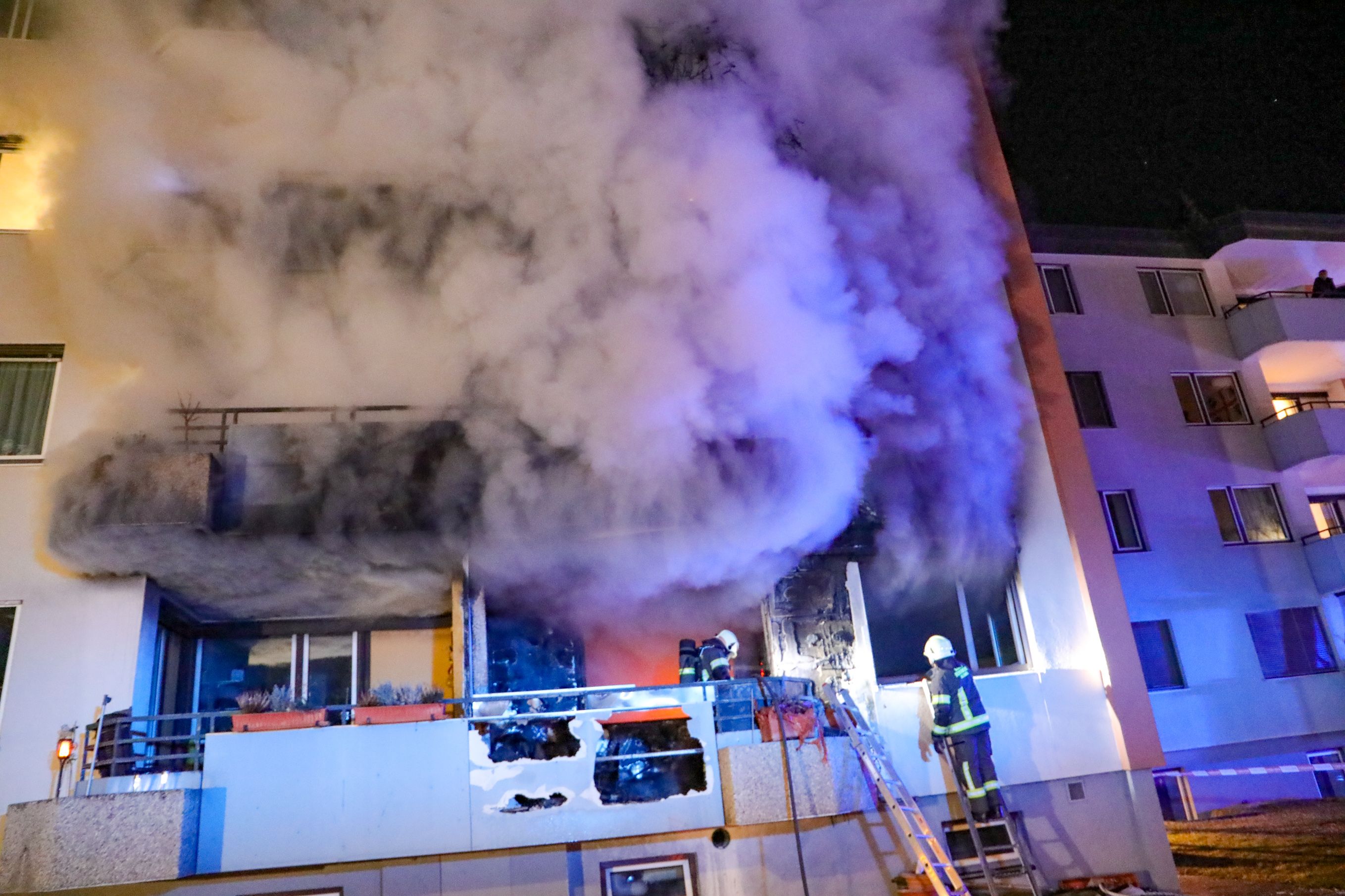 Zwei Brände im selben Wohnblock stellen die Ermittler vor ein Rätsel. 