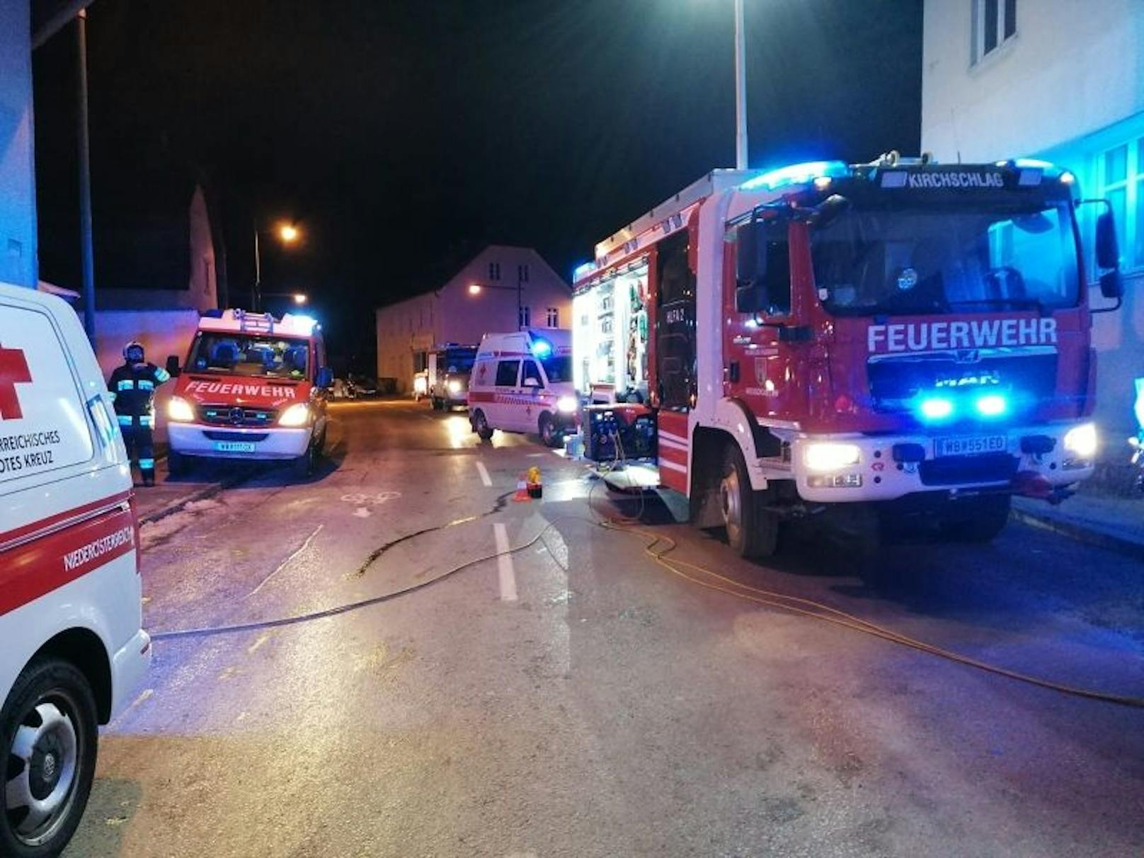 Insgesamt standen sechs Feuerwehren im Einsatz.