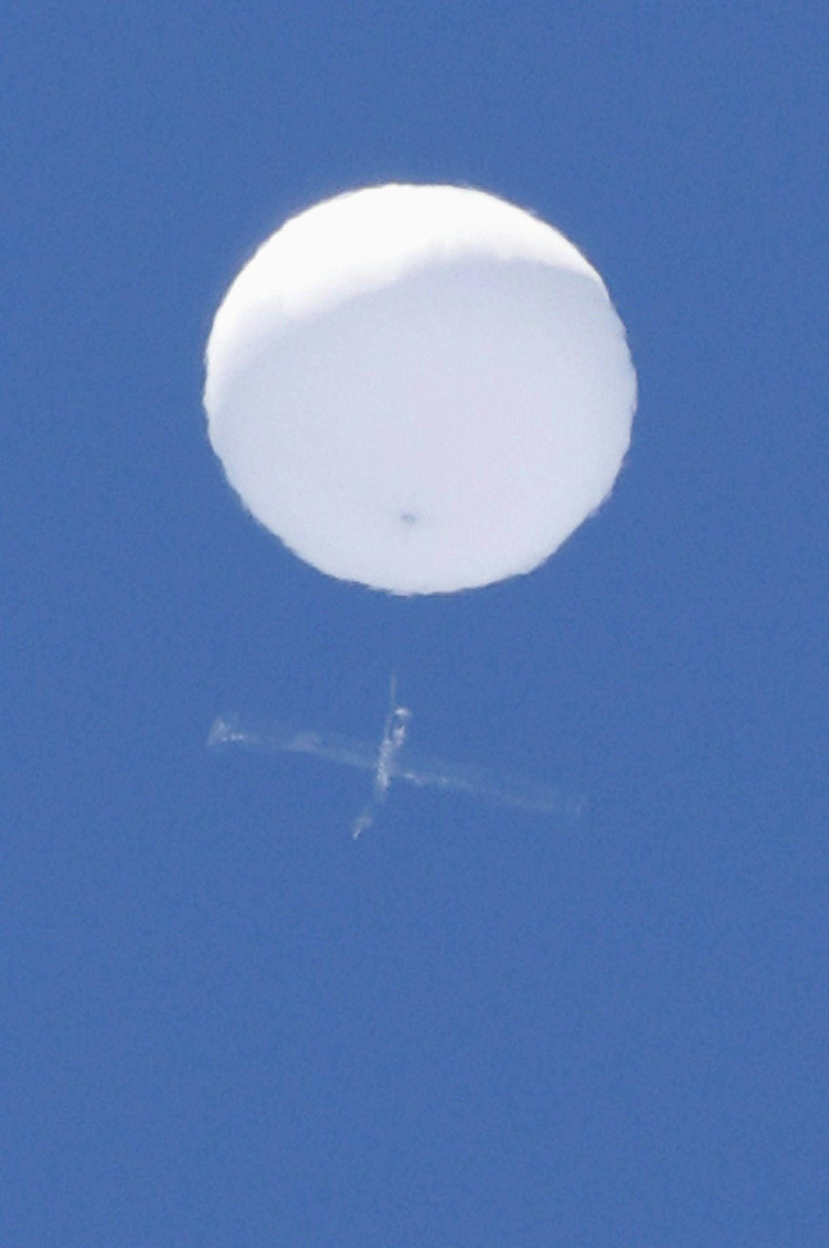 Das US-Militär hat auf Befehl von Joe Biden erneut ein Flugobjekt im Luftraum der Vereinigten Staaten abgeschossen. Im Bild der chinesische Spionage-Ballon, den die USA am 4. Februar 2023 abschoss.