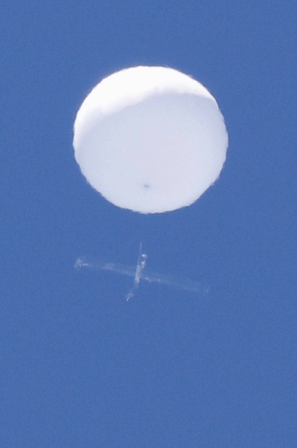 Das US-Militär hat auf Befehl von Joe Biden erneut ein Flugobjekt im Luftraum der Vereinigten Staaten abgeschossen. Im Bild der chinesische Spionage-Ballon, den die USA am 4. Februar 2023 abschoss.