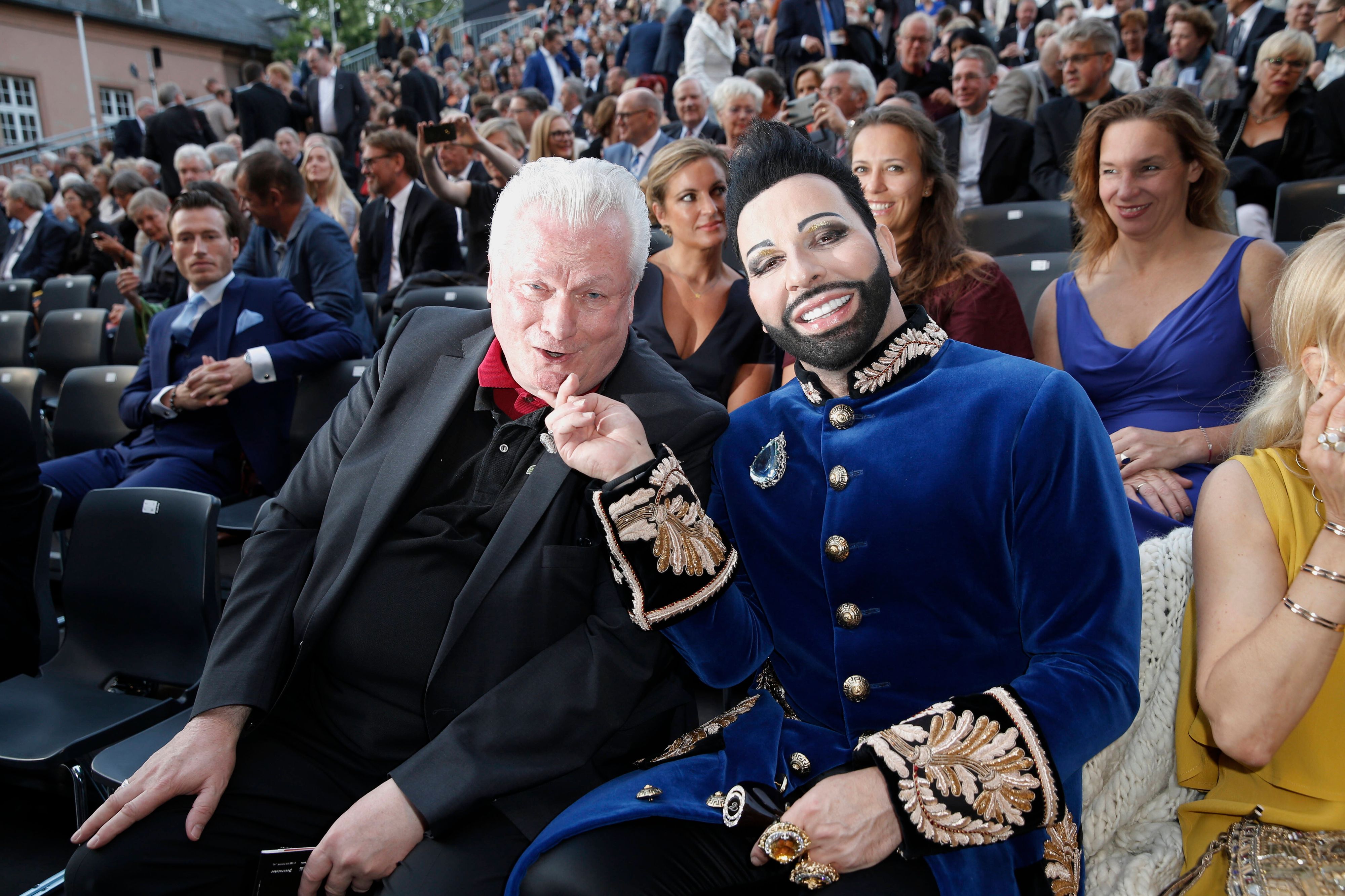 Harald Glööckler mit Dieter Schroth bei den Nibelungen-Festspielen Worms 2015.