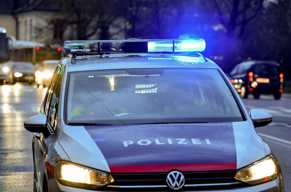 Die Polizei fahndet nach einem unbekannten Täter. (Symbolbild)