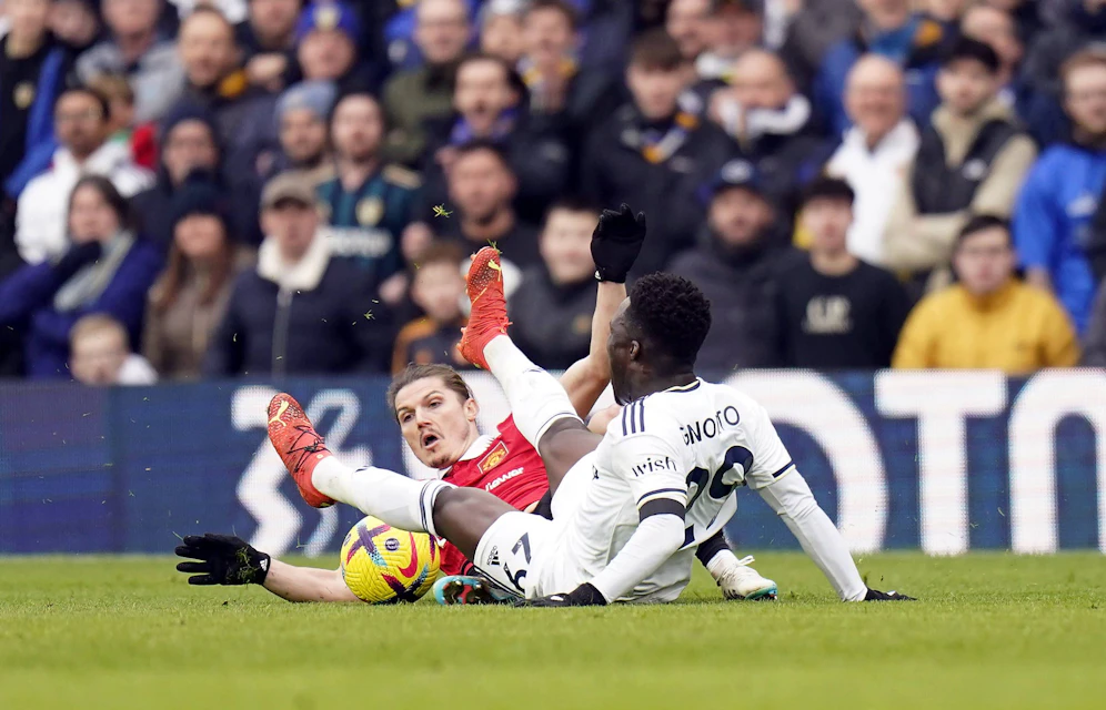 Marcel Sabitzer ringt mit United Rivale Leeds nieder.